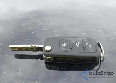 2010 Volkswagen Jetta Limited Edition z USA, uszkodzony, nr VIN 3VWRX7AJ7AM153845